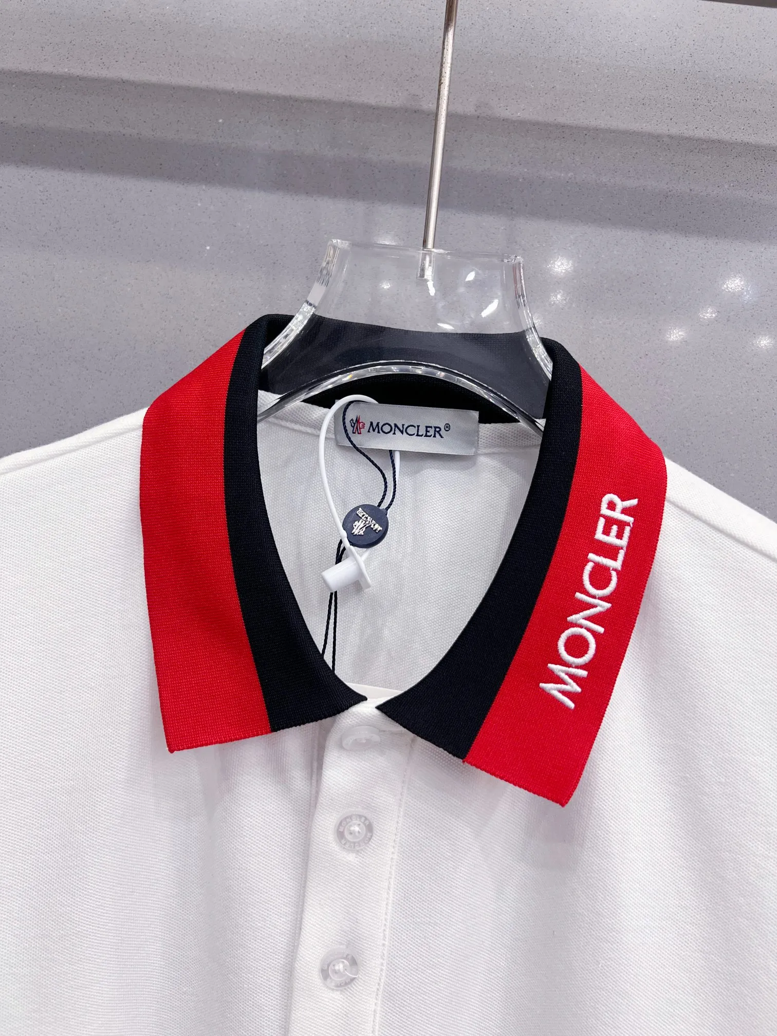 MONCLER New Arrival logo polo ： ， ， Breathable 。 ， ， ， Wear-Resistant ， 。 ： 。 ， logo ， ， Classic logo ， ：m 302 ：Blue White Sizes：S M L XL